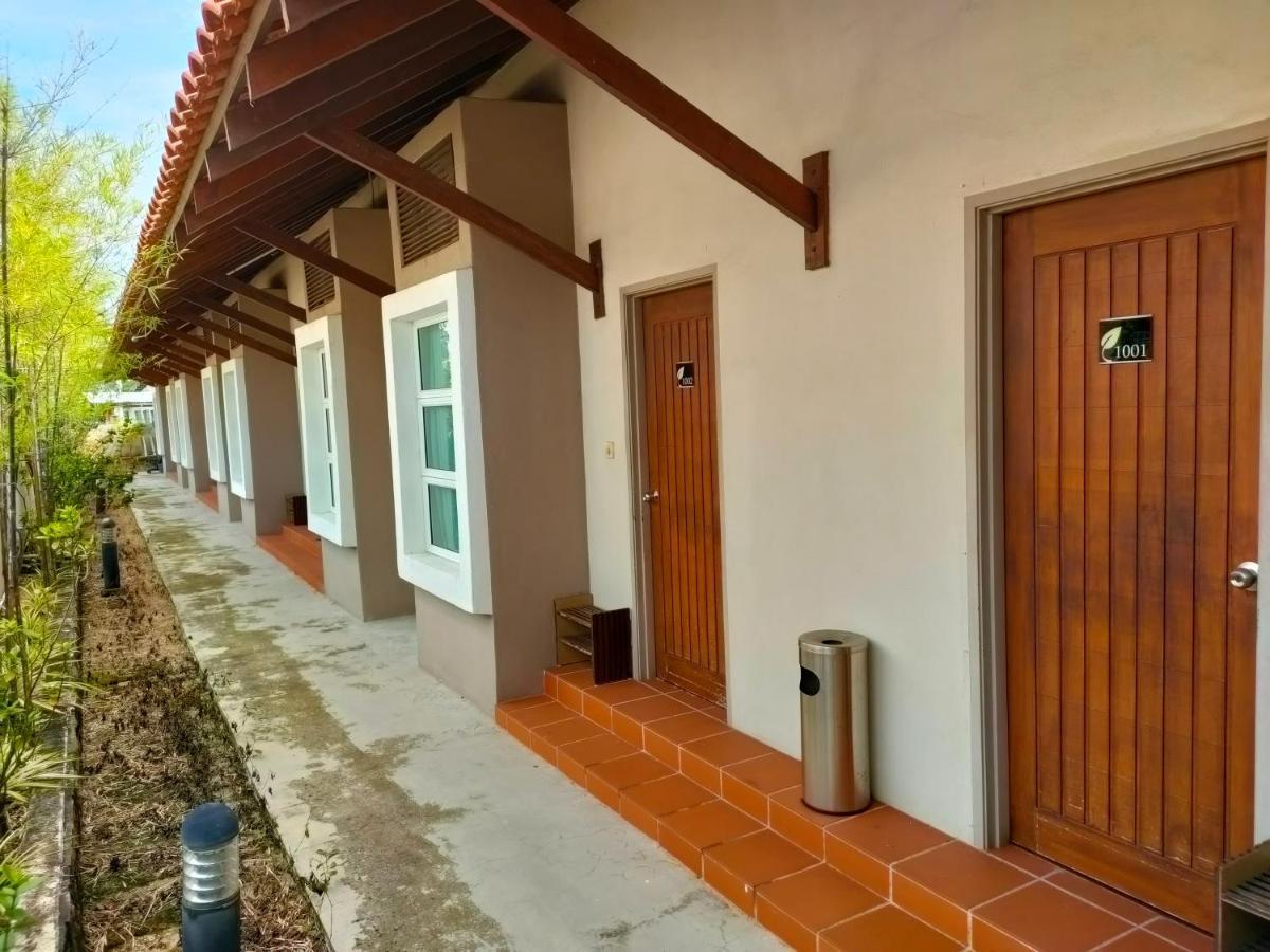 Cozzy Motel Malacca Extérieur photo