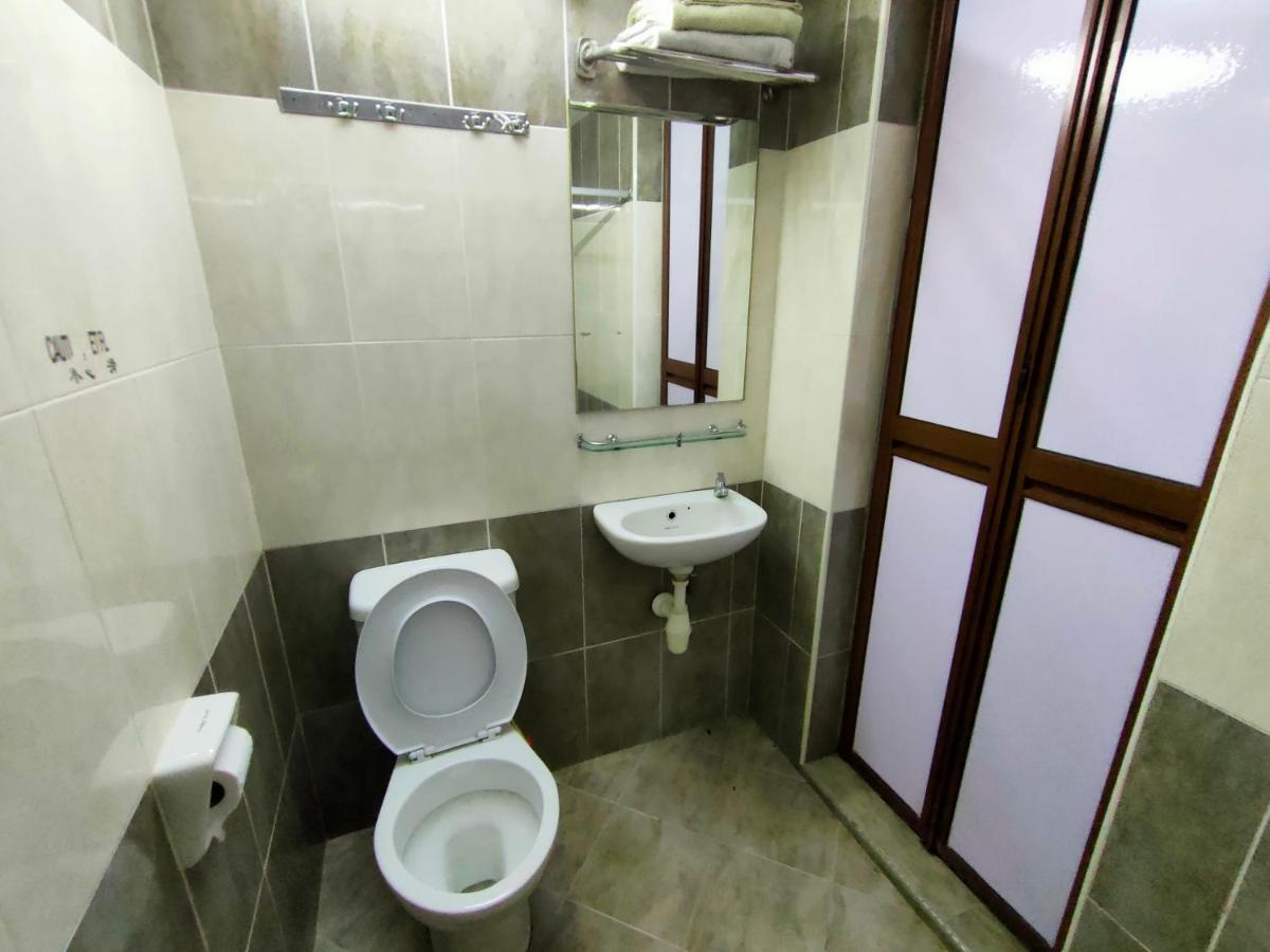 Cozzy Motel Malacca Extérieur photo