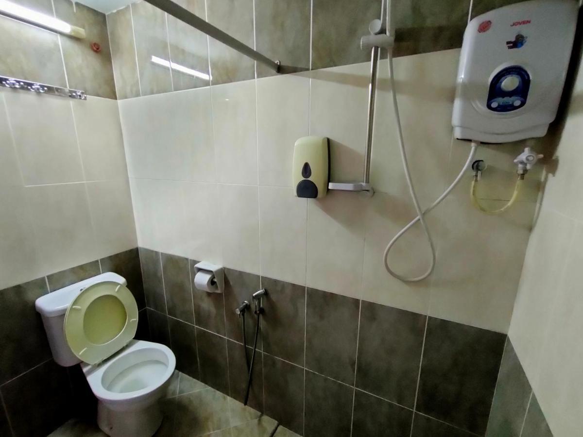 Cozzy Motel Malacca Extérieur photo