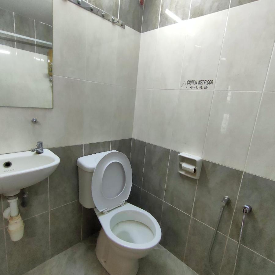 Cozzy Motel Malacca Extérieur photo