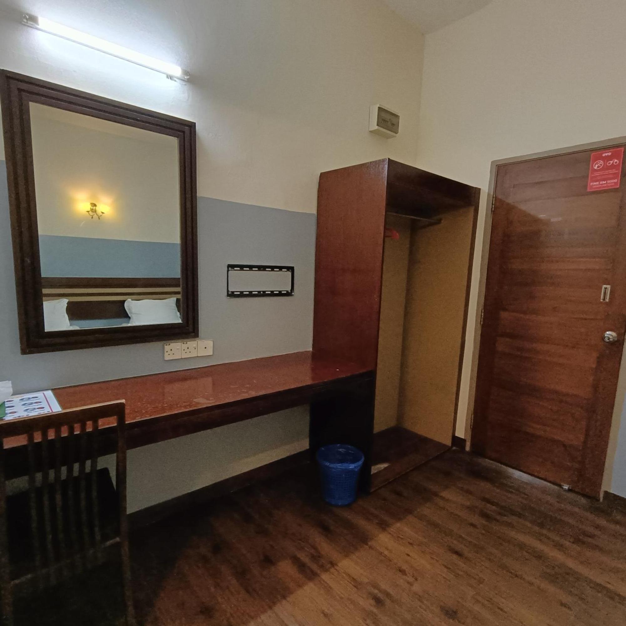 Cozzy Motel Malacca Extérieur photo