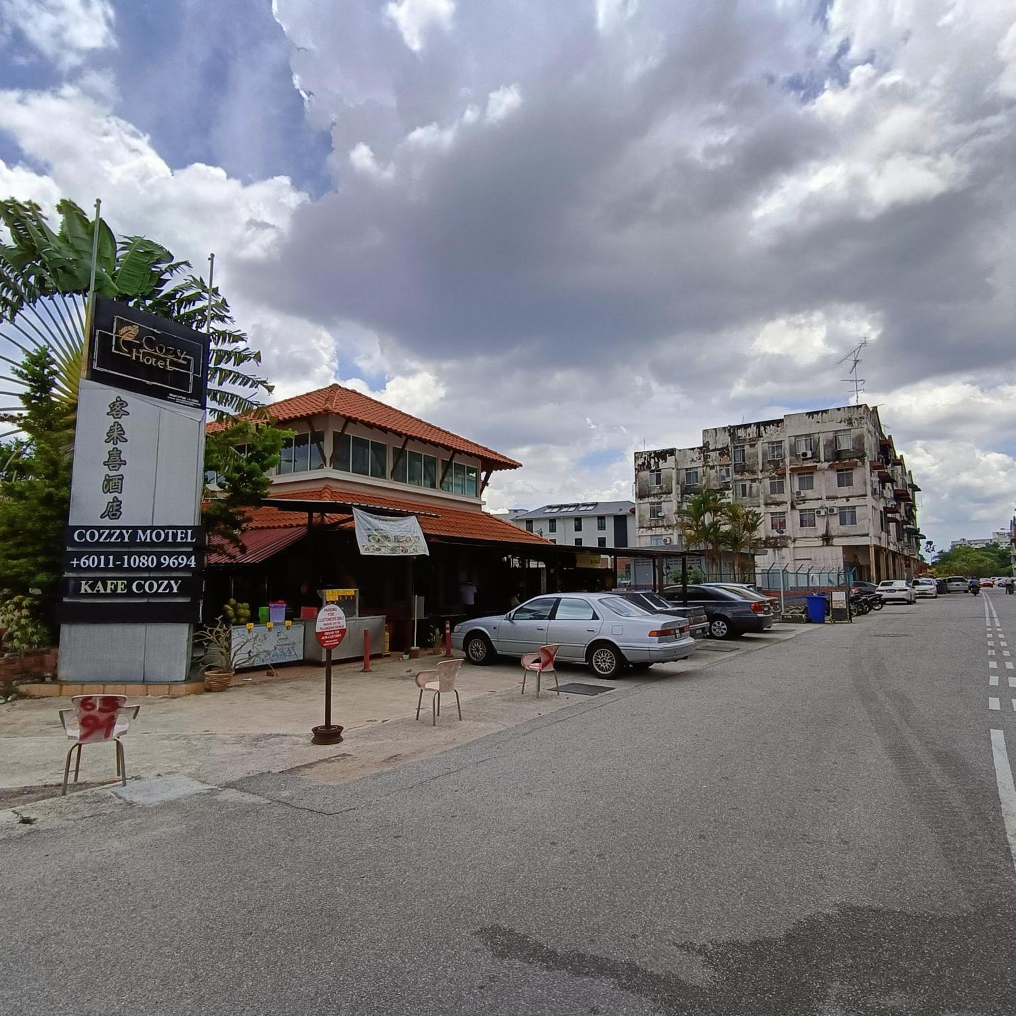 Cozzy Motel Malacca Extérieur photo