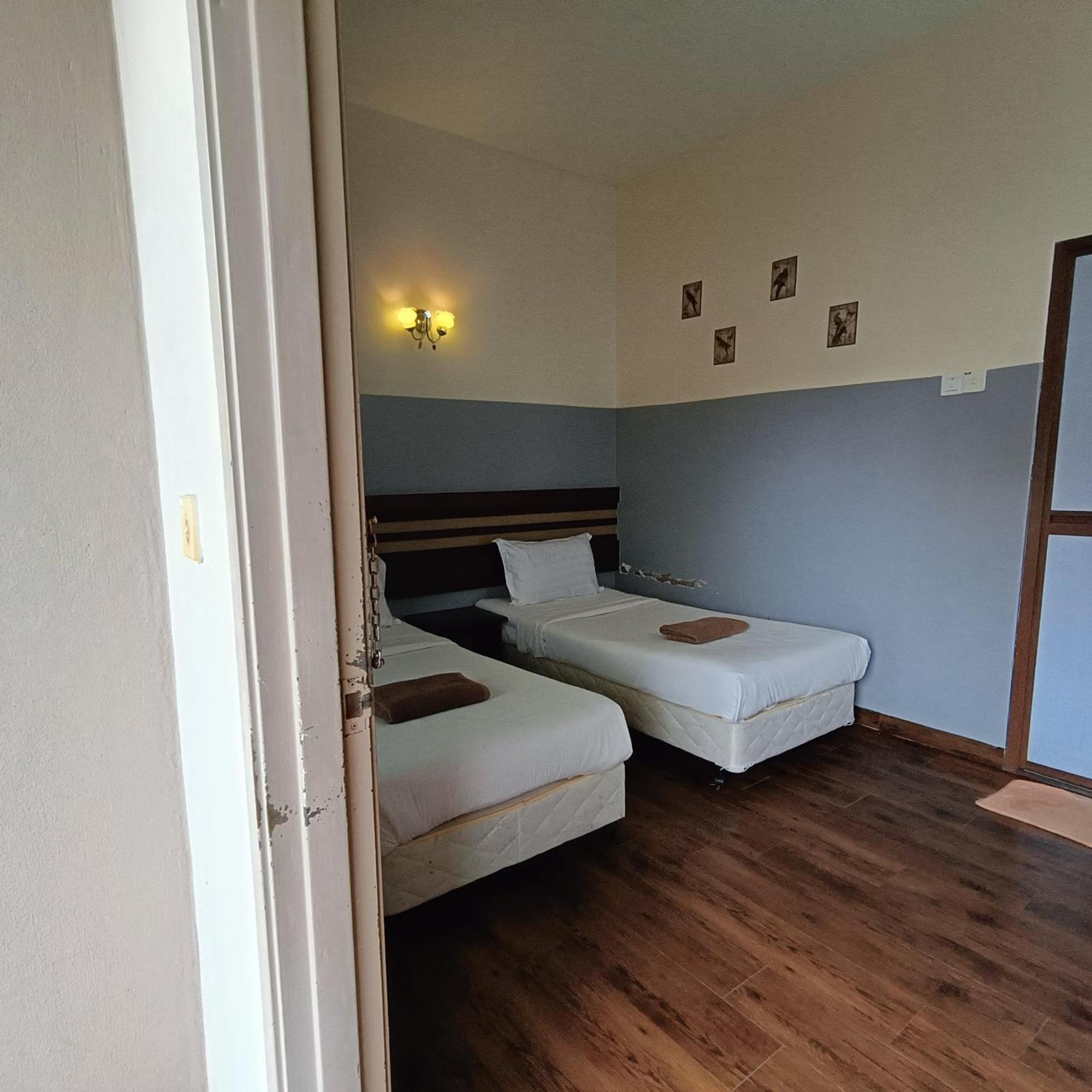 Cozzy Motel Malacca Extérieur photo