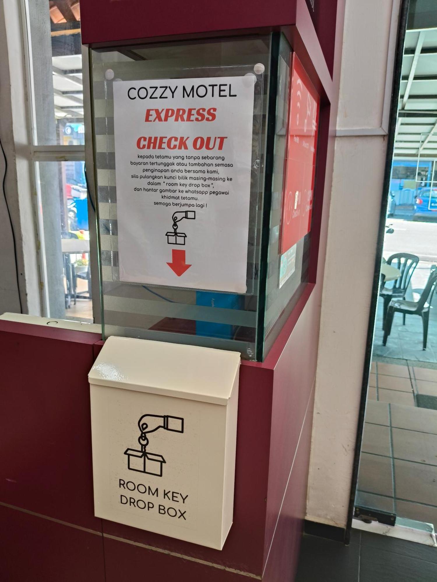 Cozzy Motel Malacca Extérieur photo